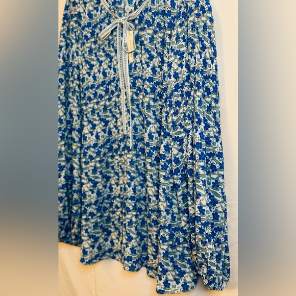NWT- Max Studio - Sz. 2X - Semi sheer Blue Floral Boho/Peasant Blouse. - Picture 4 of 4